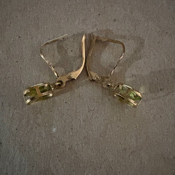Vintage 1960's 14k Yellow Gold 7x5mm Oval Peridot Leverback Earrings - Picture 5 of 9